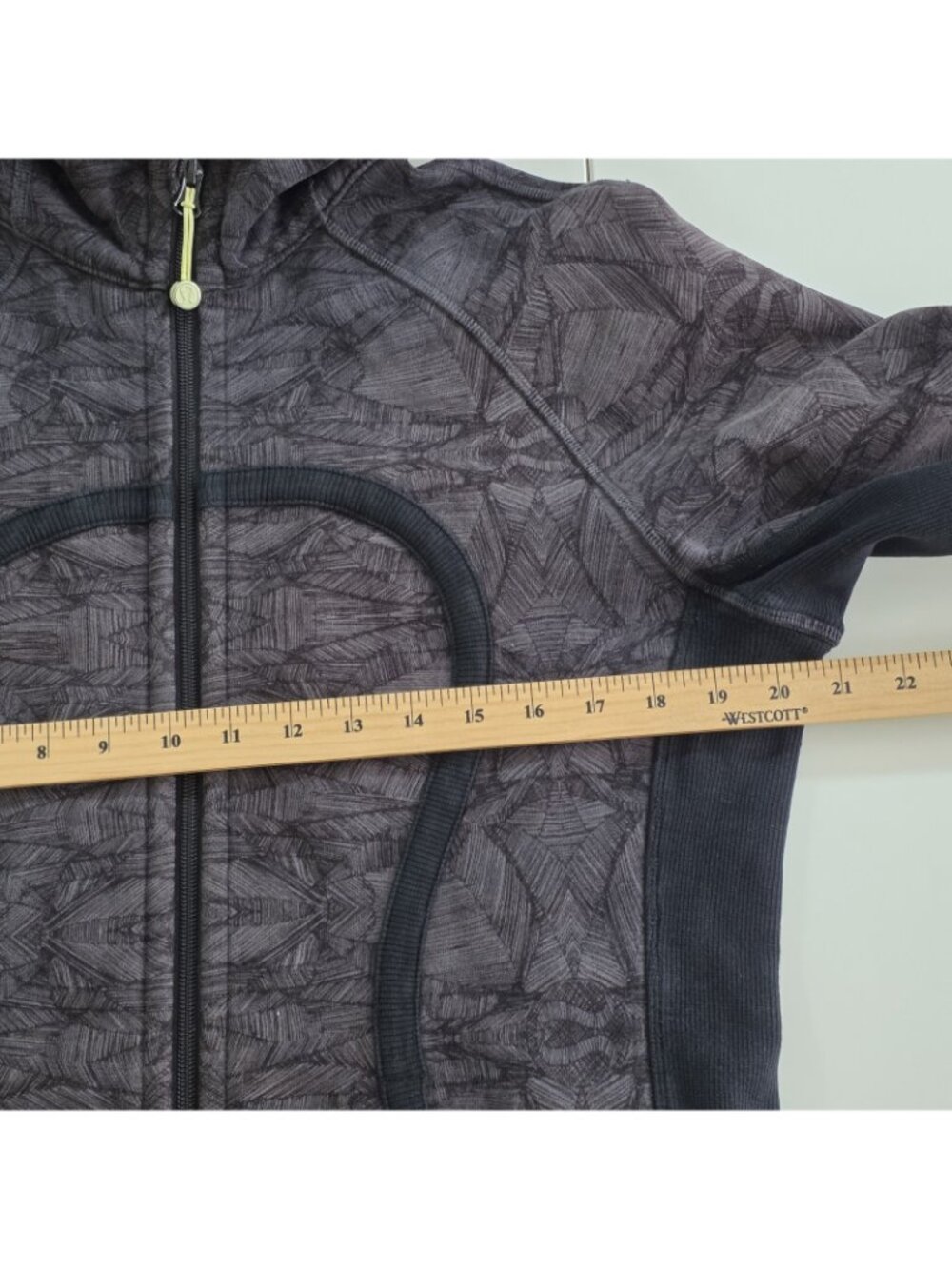 Lululemon Scuba Hoodie Womens 12 Black Gray Zip Abstract Fleece Inside Logo Yoga - Picture 5 of 16